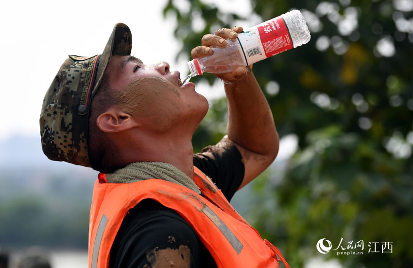 侯ʿڸߜUһʿVȪˮ͹W r/z