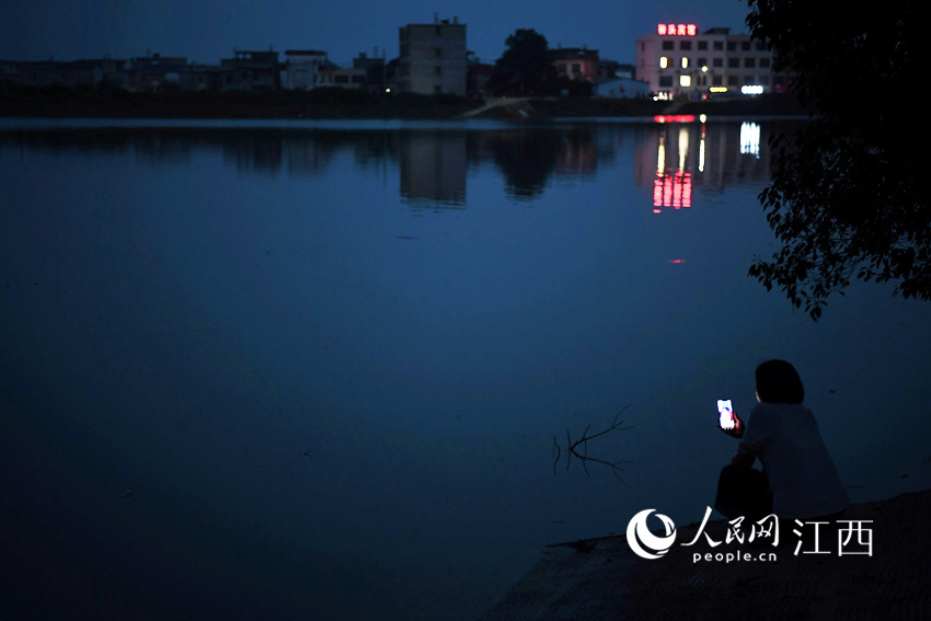 Ӱ߅һλͨ^֙CҕlW r/z