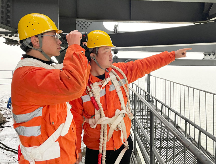 ú·B޹^LhRң^y^ֻ- S犞I z