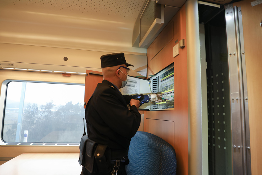 ܇\;S܇Cе_ܙz܇늹L z