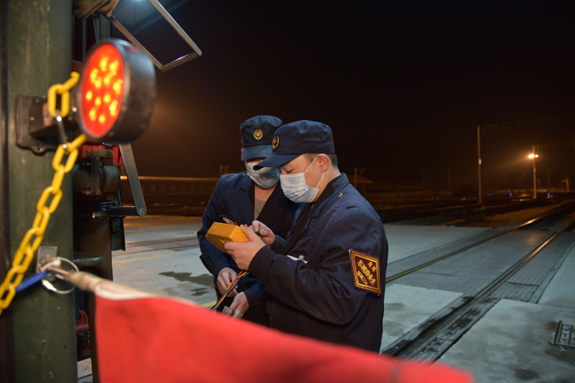 ǰhcͬһM܇^zyѲz־ z