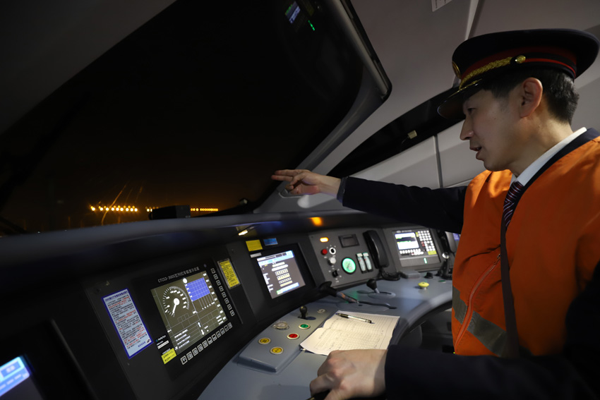 ڄ܇M˾CҴ_J·̖_ŠB z