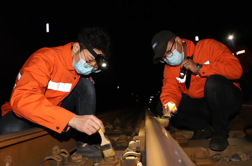 ĥr䵽·ϵķe̿Fм z