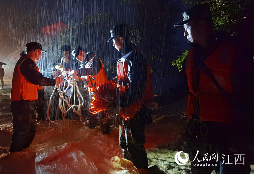 侯֧꠹ٱҹԮС z