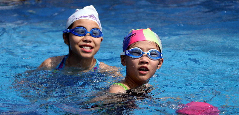 江西中小學將新增游泳課        從2022年開始啟動游泳教育試點，各設區市至少選擇1個條件較好的縣(市、區)進行試點?！鹃喿x】