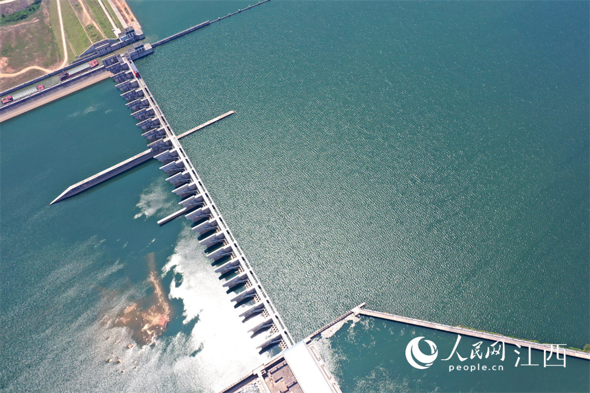 航拍鏡頭下的龍頭山水電站。 人民網 時雨攝