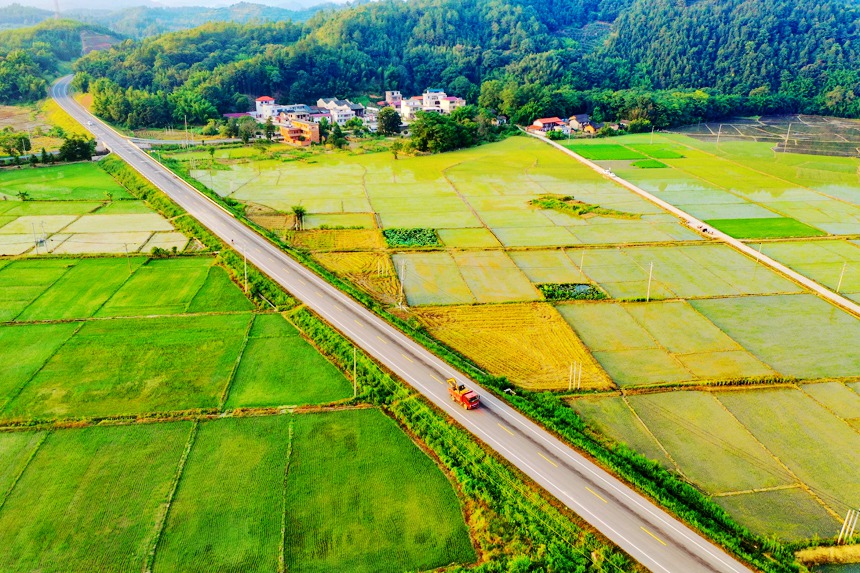 航拍鏡頭下的江西省贛州市全南縣陂頭鎮正河村。李凡欽攝