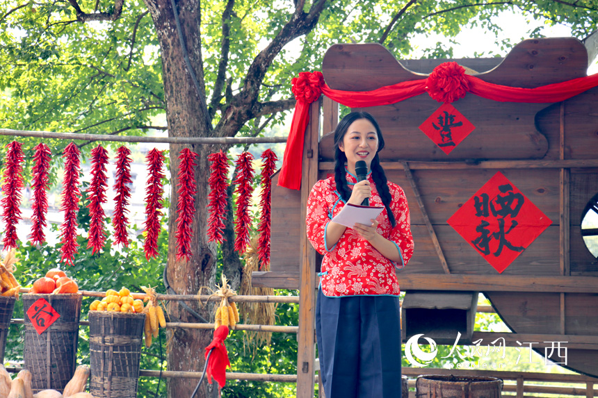 第八屆中國篁嶺曬秋文化季開幕式現場。人民網 李途遙攝