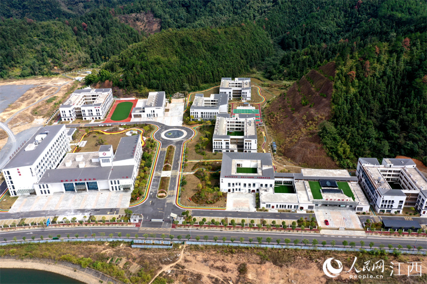 航拍江西省贛州市崇義縣過埠鎮陽明正頤康養中心。 人民網 時雨攝