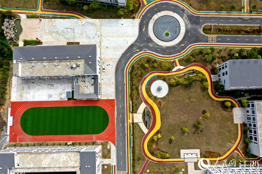 航拍江西省贛州市崇義縣過埠鎮陽明正頤康養中心。 人民網 時雨攝