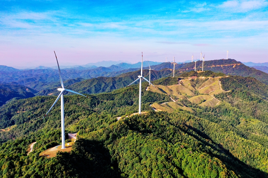 航拍鏡頭下的全南縣烏梅山風電場。李凡欽攝