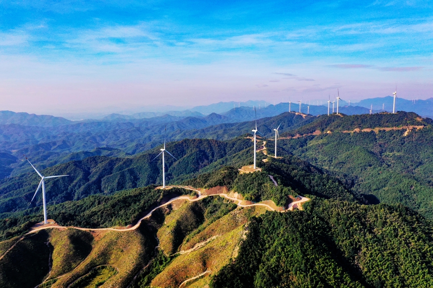 航拍鏡頭下的全南縣烏梅山風電場。李凡欽攝