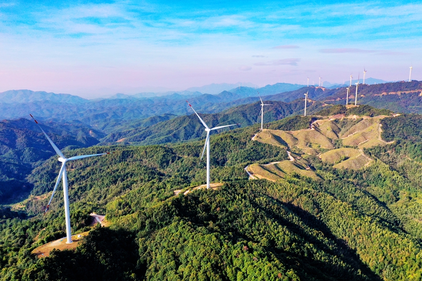 航拍鏡頭下的全南縣烏梅山風電場。李凡欽攝