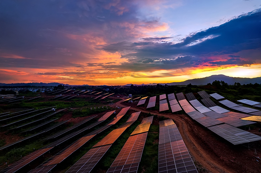 俯瞰江西省永新縣高市鄉八團村光伏發電基地。周亞茂攝