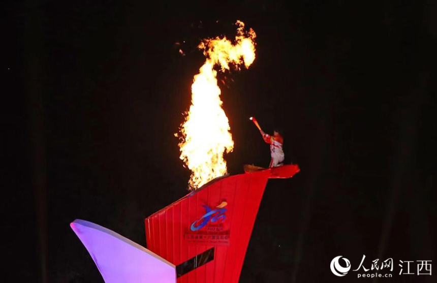 點火儀式。 人民網 時雨攝