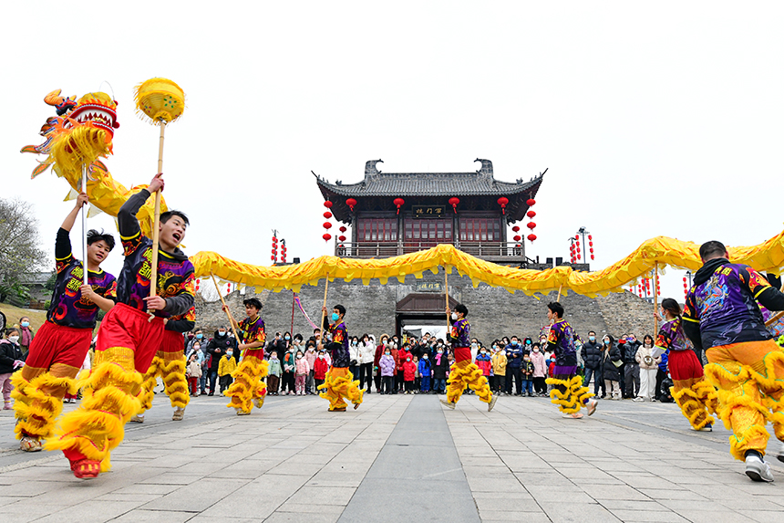 非遺民俗展演為元旦假期增添喜慶氛圍。朱海鵬攝