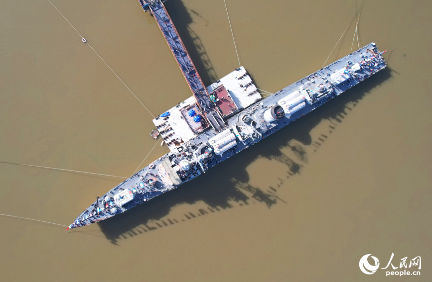 4月30日，航拍位于南昌市紅谷灘區贛江市民公園的南昌艦主題公園 。人民網記者 毛思遠攝