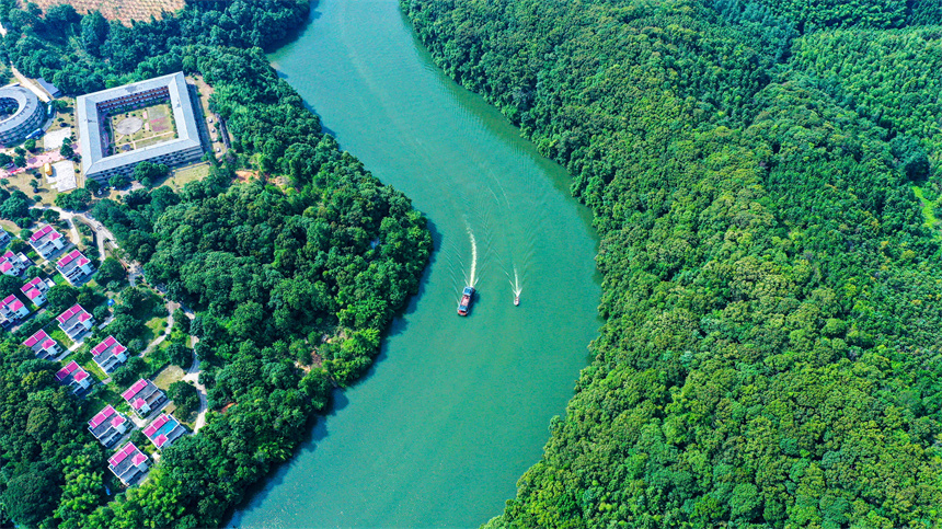 航拍鏡頭下的江西省贛州市定南縣天九鎮九曲河。陳安峻攝