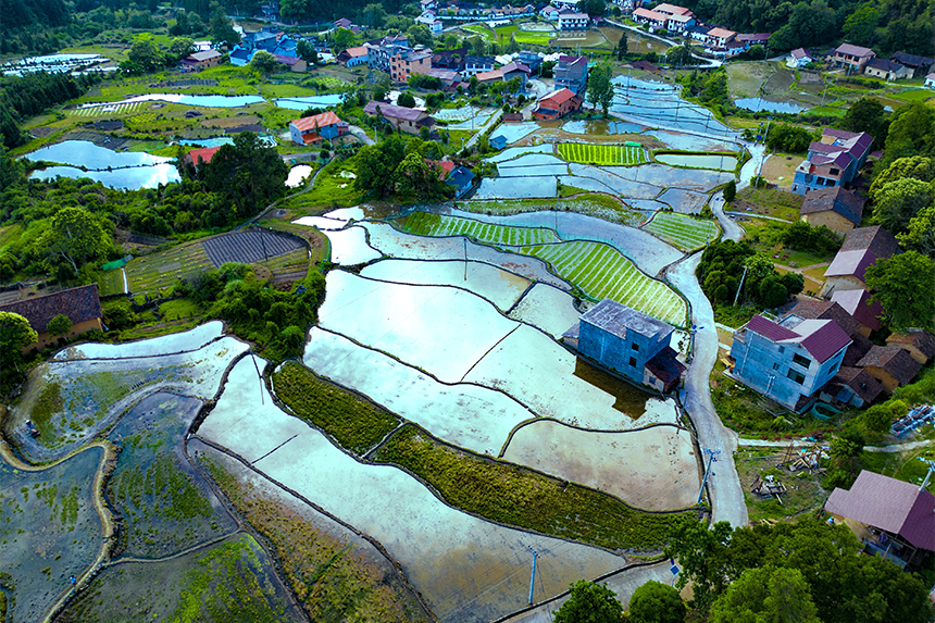 在江西省九江市武寧縣石門樓鎮拍攝的景色（無人機拍攝）。黃嫘禹攝