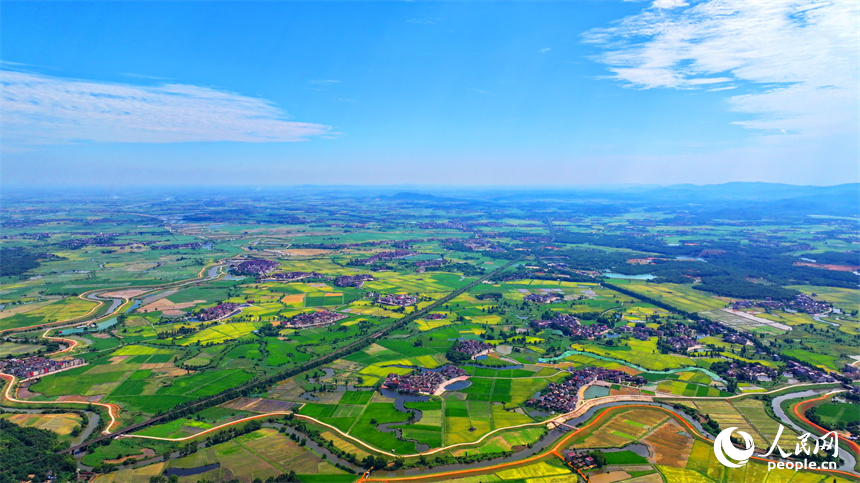 航拍豐城市石灘鎮裴家村，風景秀美如畫。人民網 朱海鵬攝
