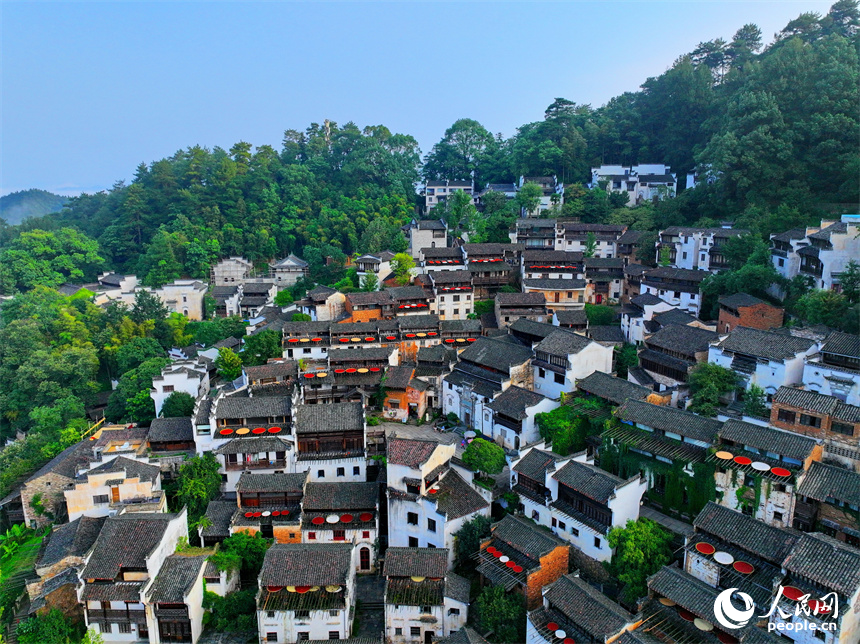 一幅立秋時節的鄉村美景畫卷映入眼簾。人民網 朱海鵬攝