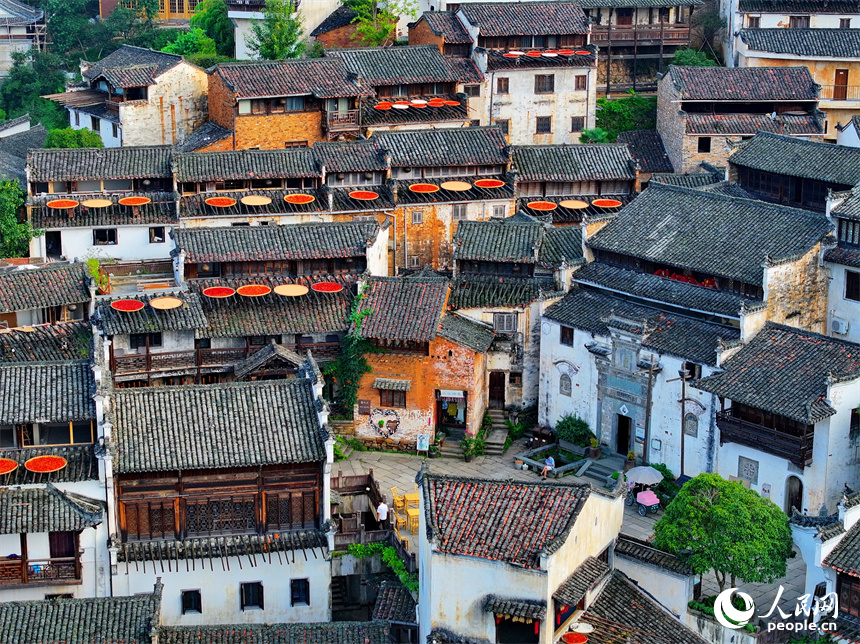 一幅立秋時節的鄉村美景畫卷映入眼簾。人民網 朱海鵬攝