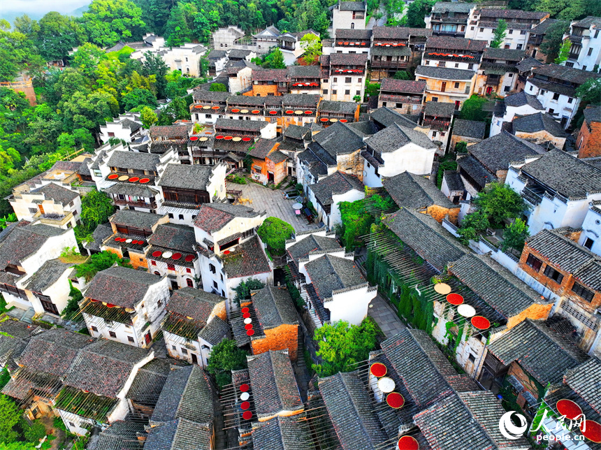 一幅立秋時節的鄉村美景畫卷映入眼簾。人民網 朱海鵬攝