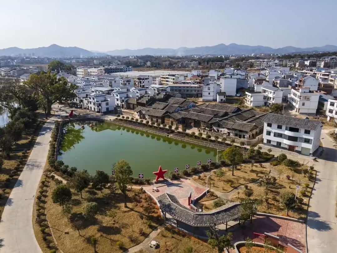 航拍朱坊村。