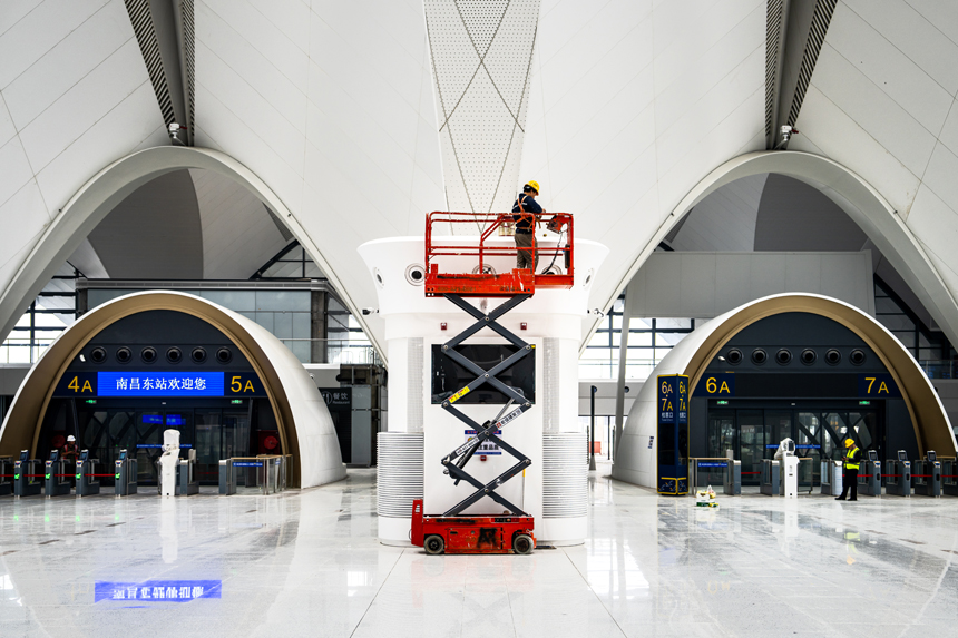 南昌東站的室內裝飾工作進入收尾階段。張萌飛攝