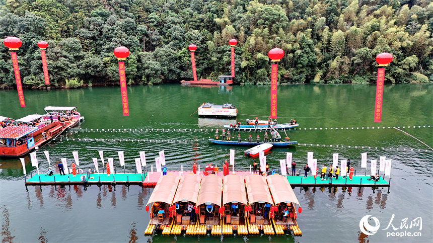 2023中國崇義第二屆陽明湖賞秋節在贛州市崇義縣過埠鎮開幕，并進行了相關產業的合作簽約。人民網 朱海鵬攝