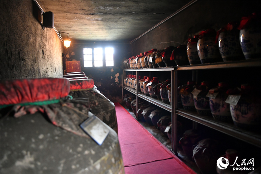 李渡元代燒酒作坊遺址內的老酒庫。 人民網記者 時雨攝