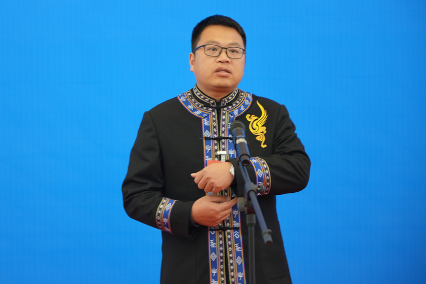 江西省政協委員、永豐縣龍岡畬族鄉黨委副書記、鄉長吳運忠 人民網 鄒玢琦攝