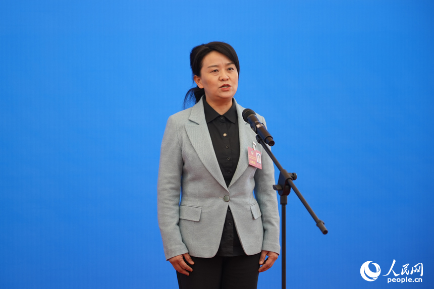 江西省政協委員、吉安市婦聯黨組書記、主席張敏 人民網 鄒玢琦攝