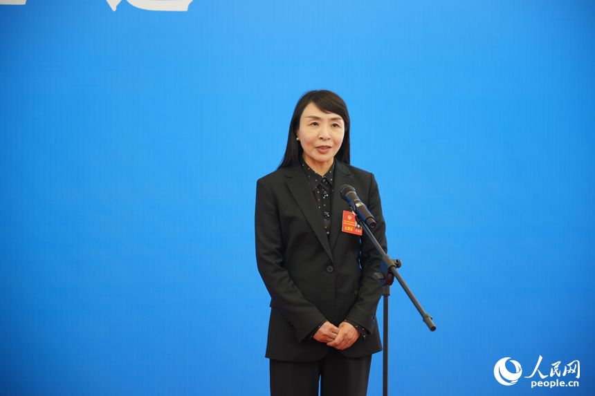 陳煒蓉：江西每年2000名科技特派員活躍在農村地區江西省政協委員、江西省科技廳副廳長陳煒蓉介紹了江西省科技特派員制度的開展情況。