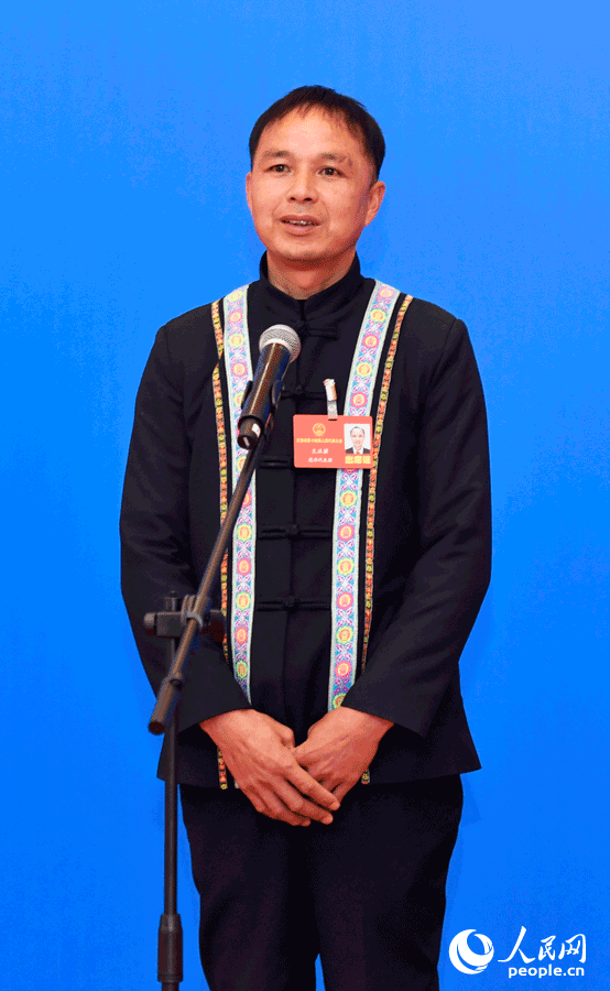 江西省人大代表，貴溪市樟坪畬族鄉太源畬族村黨支部書記、村主任蘭正碧。 人民網記者 時雨攝