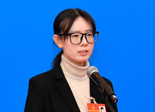 劉芬：留學歸來種油菜 把實驗室搬進田間地頭希望能在自己的專業領域為江西省鄉村振興做出貢獻，真正實現科技助農，為鄉村振興插上騰飛的翅膀。