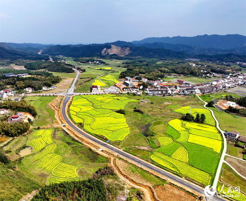 撫州市崇仁縣相山鎮港下村，美麗鄉村景色怡人。人民網 朱海鵬攝