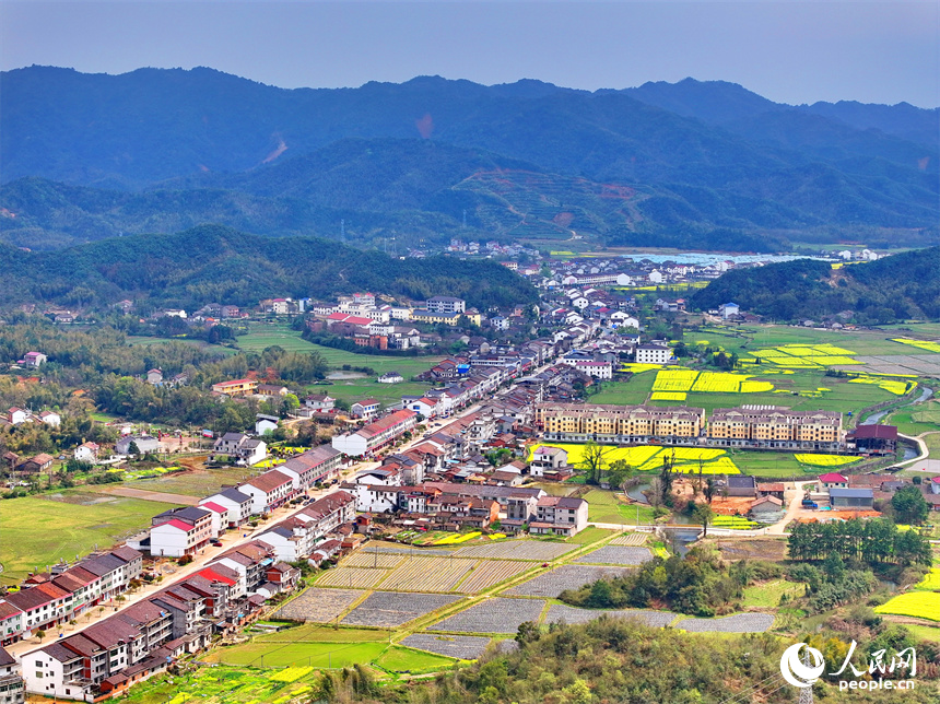 撫州市崇仁縣相山鎮港下村，美麗鄉村景色怡人。人民網 朱海鵬攝