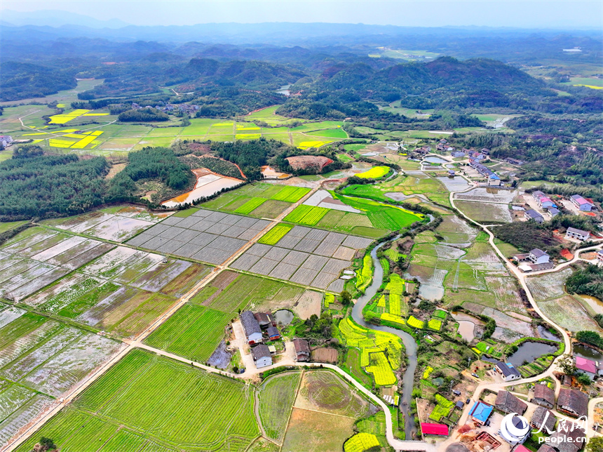 撫州市崇仁縣相山鎮港下村，美麗鄉村景色怡人。人民網 朱海鵬攝