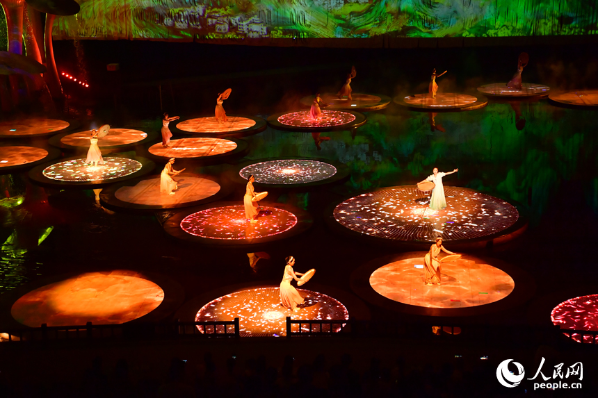 《遇見·婺源》大型戶外實景演出的現場。人民網記者 時雨攝