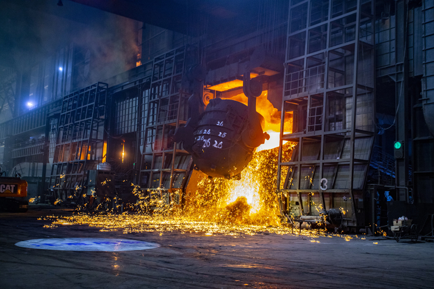 方大九鋼的生產車間。張玉攝