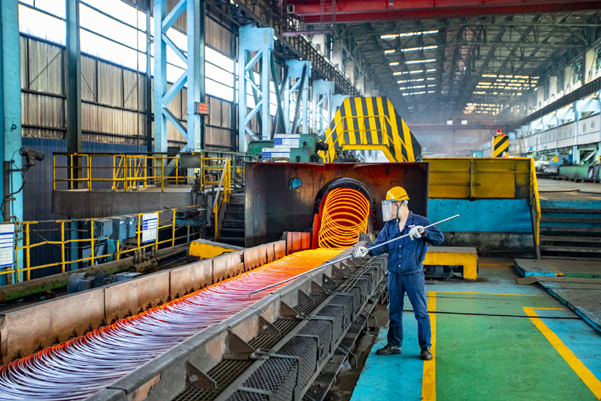 方大九鋼的生產車間。張玉攝