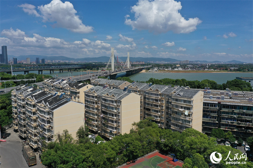 航拍鏡頭下的南昌市東湖區光明社區。人民網記者 時雨攝