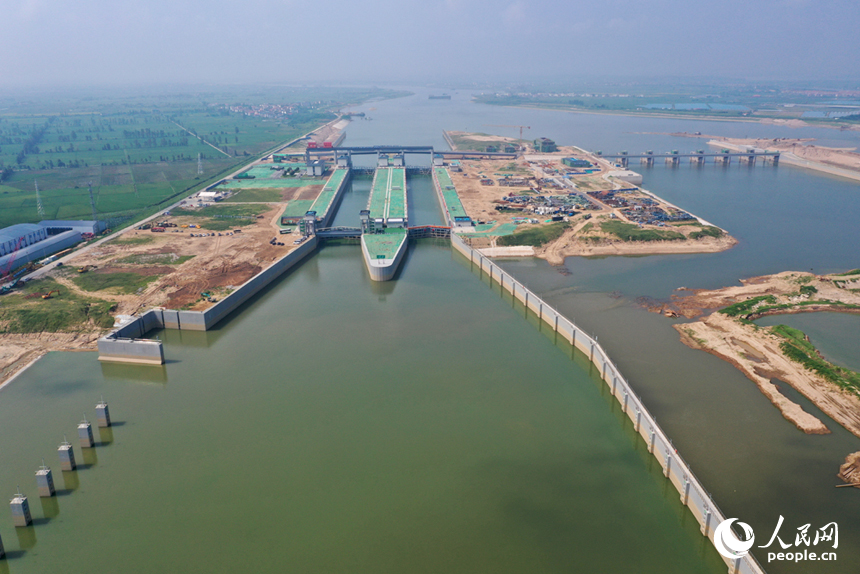 贛江南昌樞紐主支船閘正式通航。人民網記者 時雨攝