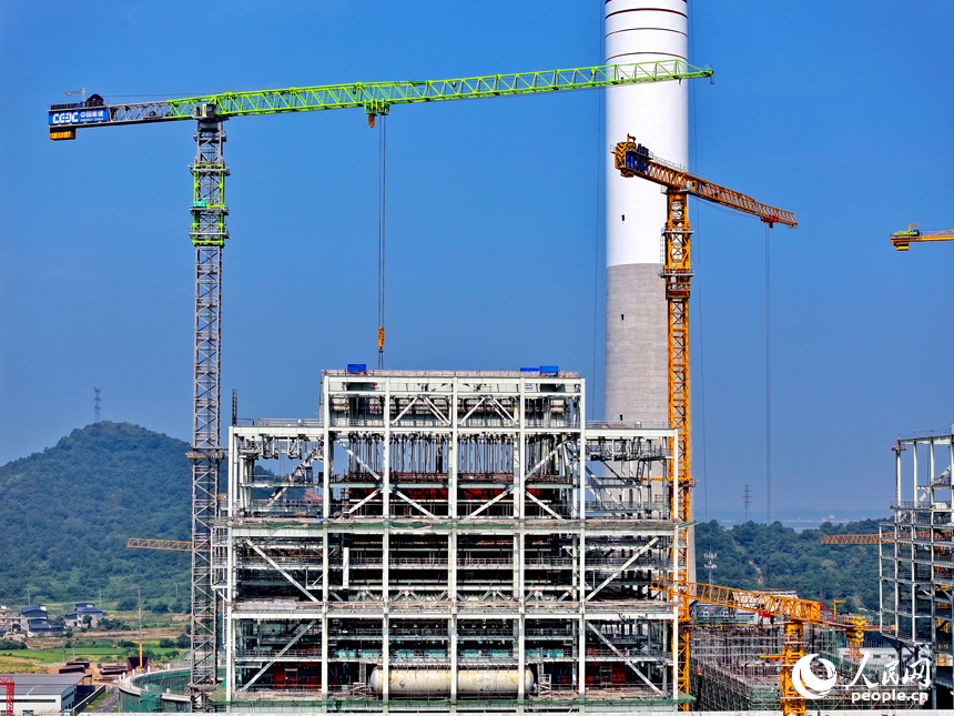 九江市湖口縣高新技術產業園區的一家火力發電廠二期2×1000MW項目正在建設中。朱海鵬攝