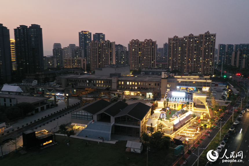 夜幕下的東湖意庫。人民網記者 時雨攝
