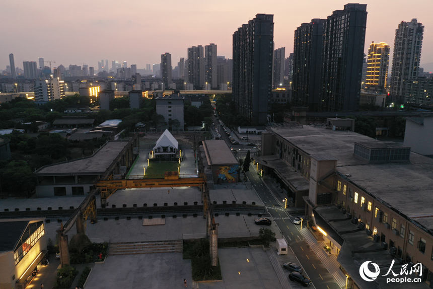 夜幕下的東湖意庫。人民網記者 時雨攝