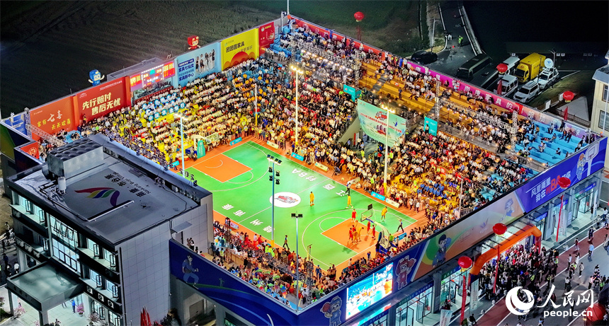 2024年江西省和美鄉村籃球（村BA）總決賽在贛州市南康區龍回鎮坪沙村舉辦。人民網 朱海鵬攝