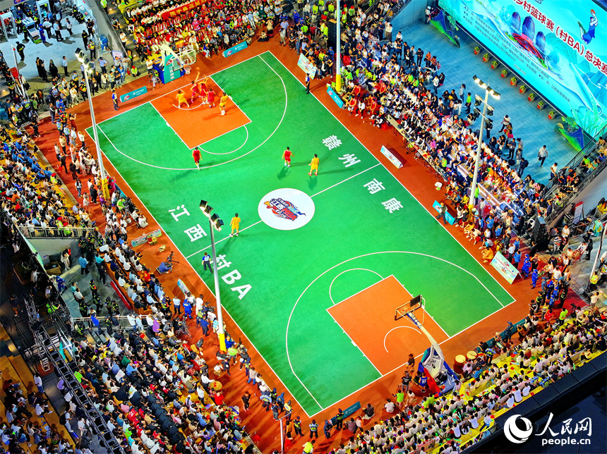 2024年江西省和美鄉村籃球（村BA）總決賽在贛州市南康區龍回鎮坪沙村舉辦。人民網 朱海鵬攝