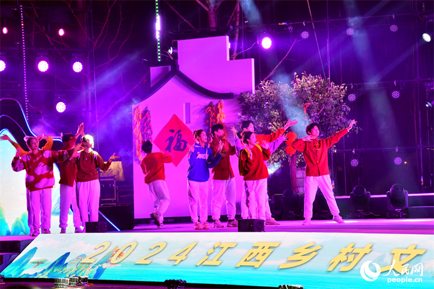 開幕式上精彩的演出。人民網記者 時雨攝